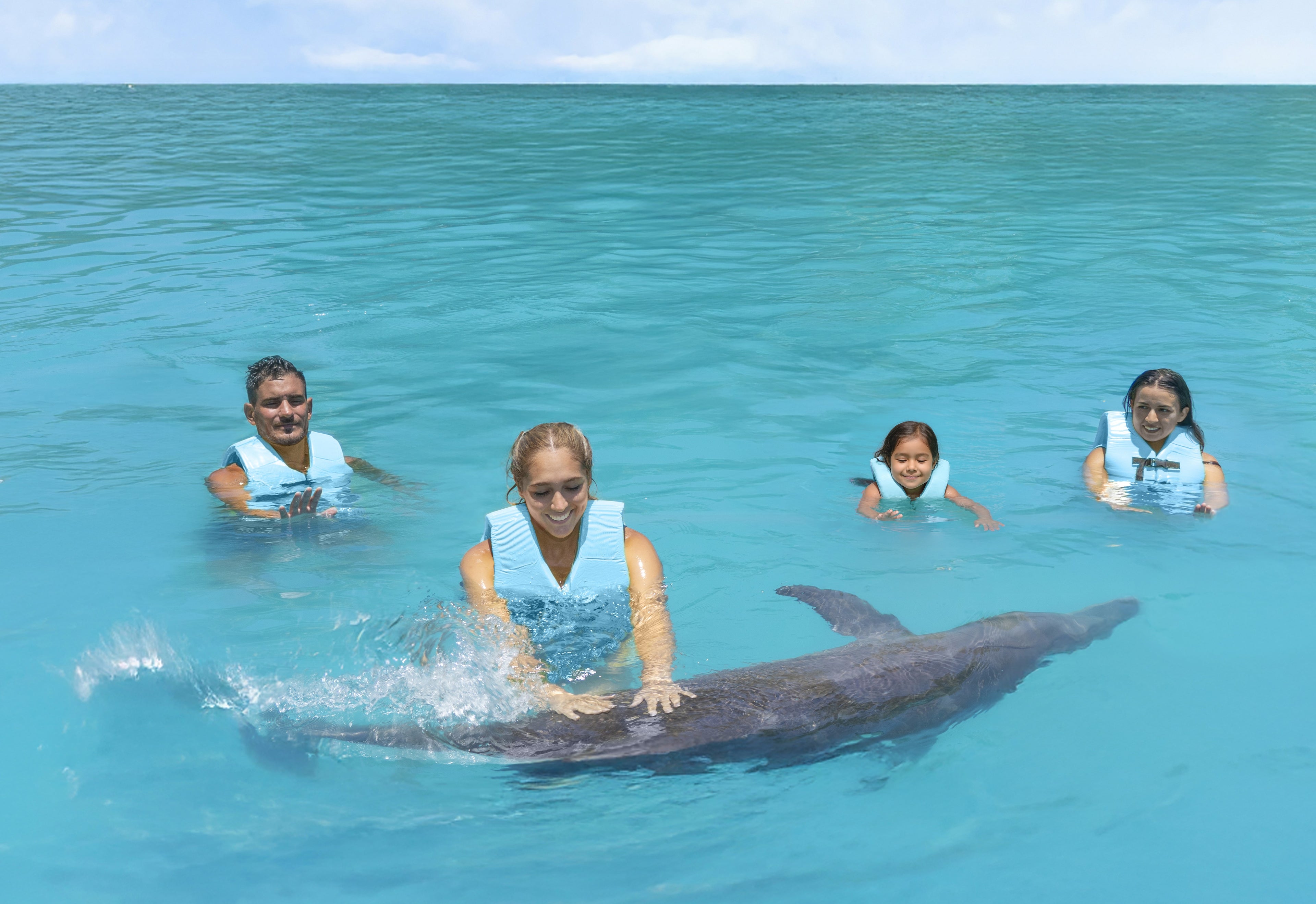Nado con Delfines Encounter (Cancún - Isla Mujeres)